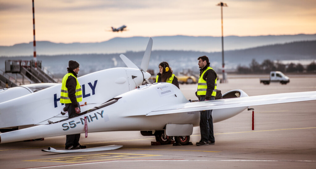 H2FLY-3317_lowres-e1686660969856-1536×821-1
